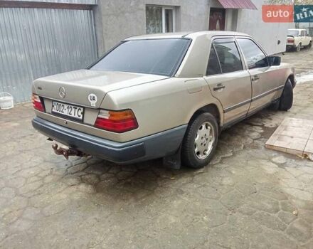 Бежевий Мерседес Е-Клас, об'ємом двигуна 2 л та пробігом 380 тис. км за 1550 $, фото 10 на Automoto.ua