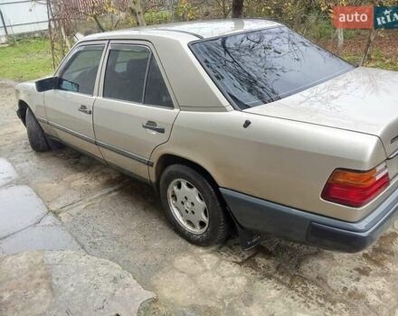 Бежевий Мерседес Е-Клас, об'ємом двигуна 2 л та пробігом 380 тис. км за 1550 $, фото 4 на Automoto.ua