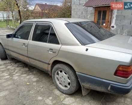 Бежевий Мерседес Е-Клас, об'ємом двигуна 2 л та пробігом 380 тис. км за 1550 $, фото 6 на Automoto.ua