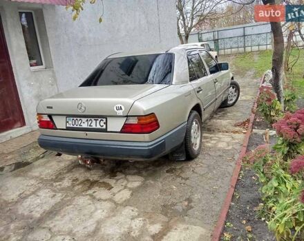 Бежевий Мерседес Е-Клас, об'ємом двигуна 2 л та пробігом 380 тис. км за 1550 $, фото 3 на Automoto.ua