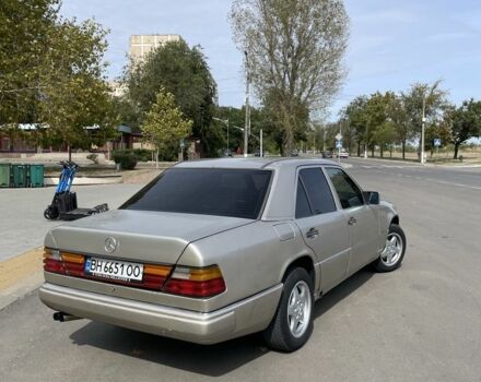 Бежевый Мерседес Е-Класс, объемом двигателя 3 л и пробегом 40 тыс. км за 2000 $, фото 2 на Automoto.ua