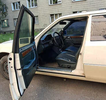 Бежевый Мерседес Е-Класс, объемом двигателя 2 л и пробегом 100 тыс. км за 1450 $, фото 8 на Automoto.ua