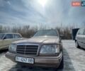 Бежевый Мерседес Е-Класс, объемом двигателя 2.5 л и пробегом 333 тыс. км за 4200 $, фото 1 на Automoto.ua