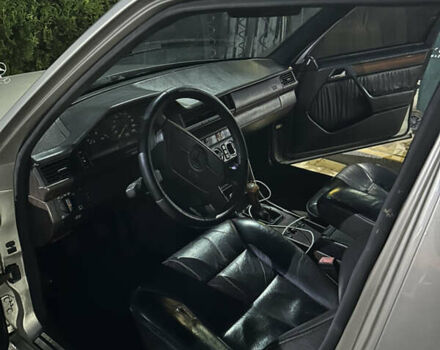 Бежевий Мерседес Е-Клас, об'ємом двигуна 3 л та пробігом 200 тис. км за 4200 $, фото 5 на Automoto.ua