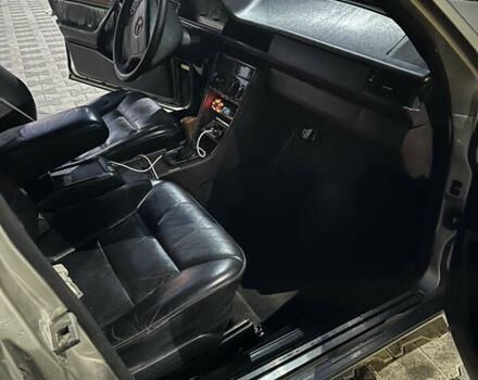 Бежевий Мерседес Е-Клас, об'ємом двигуна 3 л та пробігом 200 тис. км за 4200 $, фото 6 на Automoto.ua