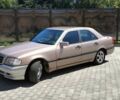 Бежевый Мерседес Е-Класс, объемом двигателя 2.2 л и пробегом 370 тыс. км за 2000 $, фото 4 на Automoto.ua