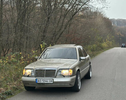 Бежевий Мерседес Е-Клас, об'ємом двигуна 3 л та пробігом 200 тис. км за 4200 $, фото 3 на Automoto.ua