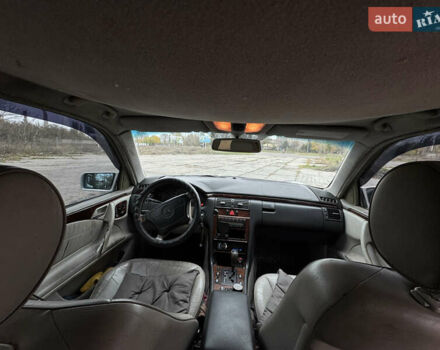 Бежевий Мерседес Е-Клас, об'ємом двигуна 3.2 л та пробігом 414 тис. км за 4200 $, фото 21 на Automoto.ua