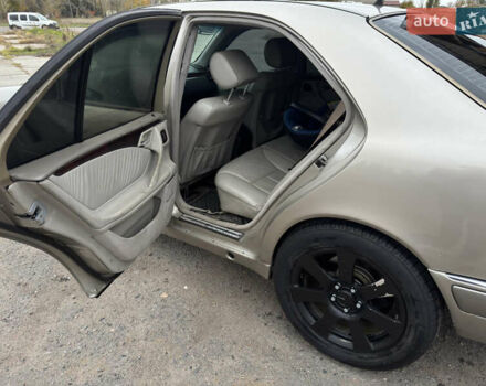 Бежевий Мерседес Е-Клас, об'ємом двигуна 3.2 л та пробігом 414 тис. км за 4200 $, фото 9 на Automoto.ua