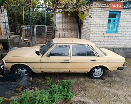 Бежевый Мерседес Е-Класс, объемом двигателя 2 л и пробегом 300 тыс. км за 750 $, фото 2 на Automoto.ua