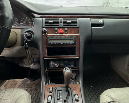 Бежевий Мерседес Е-Клас, об'ємом двигуна 3.2 л та пробігом 414 тис. км за 4200 $, фото 18 на Automoto.ua