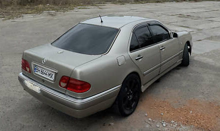 Бежевий Мерседес Е-Клас, об'ємом двигуна 3.2 л та пробігом 414 тис. км за 4200 $, фото 5 на Automoto.ua