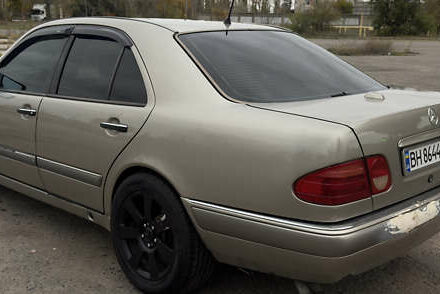 Бежевий Мерседес Е-Клас, об'ємом двигуна 3.2 л та пробігом 414 тис. км за 4200 $, фото 7 на Automoto.ua