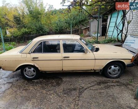 Бежевый Мерседес Е-Класс, объемом двигателя 2 л и пробегом 300 тыс. км за 750 $, фото 3 на Automoto.ua