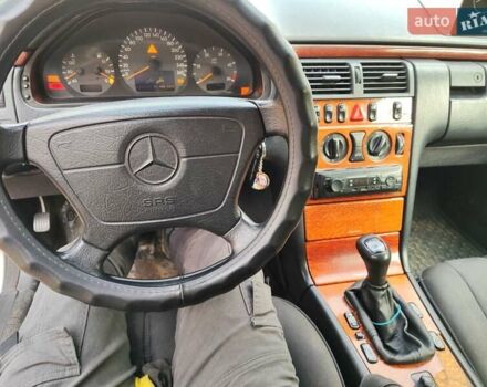 Бежевий Мерседес Е-Клас, об'ємом двигуна 2.2 л та пробігом 446 тис. км за 1500 $, фото 8 на Automoto.ua