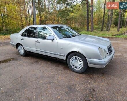Бежевий Мерседес Е-Клас, об'ємом двигуна 2.2 л та пробігом 446 тис. км за 1500 $, фото 1 на Automoto.ua