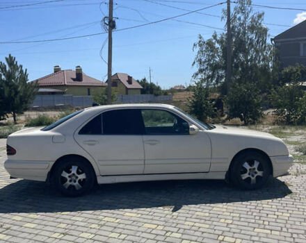 Бежевый Мерседес Е-Класс, объемом двигателя 2.15 л и пробегом 470 тыс. км за 2999 $, фото 6 на Automoto.ua