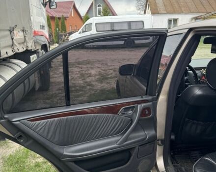 Бежевый Мерседес Е-Класс, объемом двигателя 3.2 л и пробегом 320 тыс. км за 2299 $, фото 6 на Automoto.ua