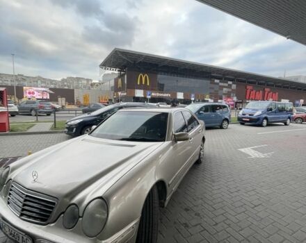 Бежевый Мерседес Е-Класс, объемом двигателя 3.2 л и пробегом 320 тыс. км за 2299 $, фото 1 на Automoto.ua