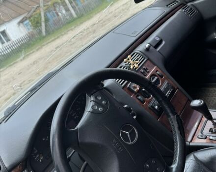 Бежевый Мерседес Е-Класс, объемом двигателя 3.2 л и пробегом 320 тыс. км за 2299 $, фото 4 на Automoto.ua