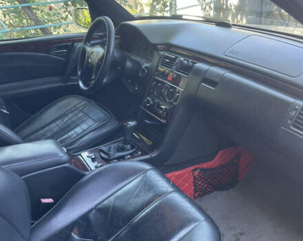 Бежевый Мерседес Е-Класс, объемом двигателя 2.15 л и пробегом 470 тыс. км за 2999 $, фото 12 на Automoto.ua