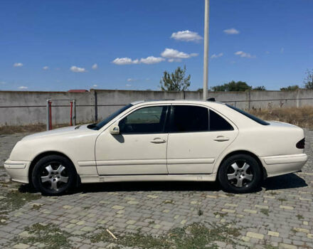 Бежевый Мерседес Е-Класс, объемом двигателя 2.15 л и пробегом 470 тыс. км за 2999 $, фото 5 на Automoto.ua