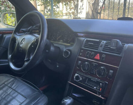 Бежевый Мерседес Е-Класс, объемом двигателя 2.15 л и пробегом 470 тыс. км за 2999 $, фото 13 на Automoto.ua