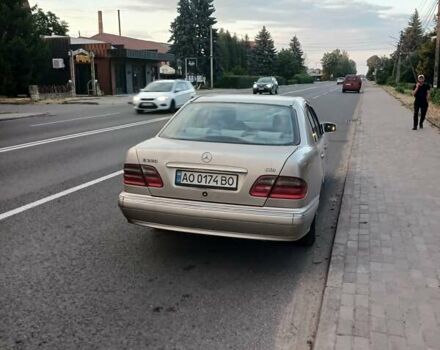 Бежевый Мерседес Е-Класс, объемом двигателя 2.2 л и пробегом 342 тыс. км за 2600 $, фото 1 на Automoto.ua