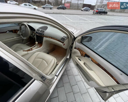 Бежевий Мерседес Е-Клас, об'ємом двигуна 2.6 л та пробігом 295 тис. км за 6200 $, фото 11 на Automoto.ua