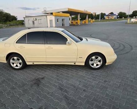 Бежевий Мерседес Е-Клас, об'ємом двигуна 2.2 л та пробігом 350 тис. км за 4000 $, фото 5 на Automoto.ua