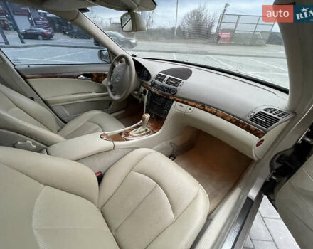 Бежевий Мерседес Е-Клас, об'ємом двигуна 2.6 л та пробігом 295 тис. км за 6200 $, фото 12 на Automoto.ua