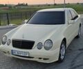 Бежевий Мерседес Е-Клас, об'ємом двигуна 2.2 л та пробігом 350 тис. км за 4000 $, фото 1 на Automoto.ua