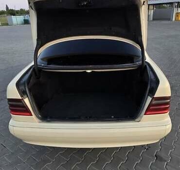 Бежевий Мерседес Е-Клас, об'ємом двигуна 2.2 л та пробігом 350 тис. км за 4000 $, фото 6 на Automoto.ua