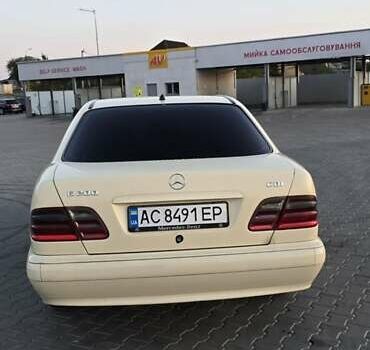 Бежевий Мерседес Е-Клас, об'ємом двигуна 2.2 л та пробігом 350 тис. км за 4000 $, фото 4 на Automoto.ua