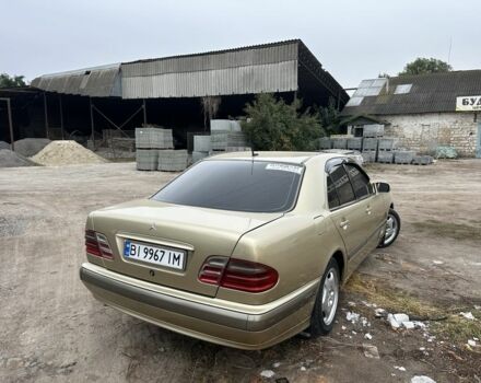 Мерседес Е-Класс 2002 в Пирятине на Automoto.ua Бежевый Мерседес Е-Класс, объемом двигателя 2.1 л и пробегом 579 тыс. км за 3800 $, фото 5 на Automoto.ua