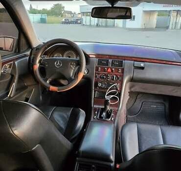 Бежевий Мерседес Е-Клас, об'ємом двигуна 2.2 л та пробігом 350 тис. км за 4000 $, фото 10 на Automoto.ua