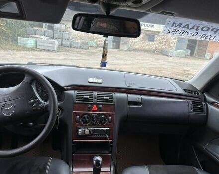 Мерседес Е-Класс 2002 в Пирятине на Automoto.ua Бежевый Мерседес Е-Класс, объемом двигателя 2.1 л и пробегом 579 тыс. км за 3800 $, фото 12 на Automoto.ua