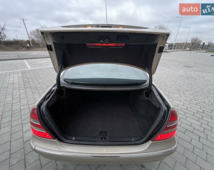 Бежевий Мерседес Е-Клас, об'ємом двигуна 2.6 л та пробігом 295 тис. км за 6200 $, фото 16 на Automoto.ua