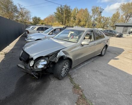 Бежевий Мерседес Е-Клас, об'ємом двигуна 3.2 л та пробігом 299 тис. км за 1100 $, фото 1 на Automoto.ua