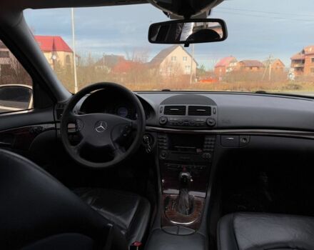 Бежевий Мерседес Е-Клас, об'ємом двигуна 2.2 л та пробігом 300 тис. км за 3200 $, фото 4 на Automoto.ua