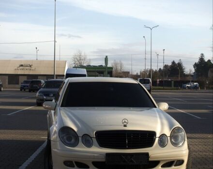 Бежевий Мерседес Е-Клас, об'ємом двигуна 2.2 л та пробігом 350 тис. км за 3150 $, фото 1 на Automoto.ua