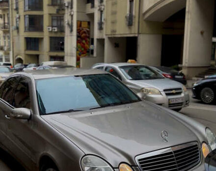 Бежевий Мерседес Е-Клас, об'ємом двигуна 3.22 л та пробігом 300 тис. км за 7500 $, фото 5 на Automoto.ua