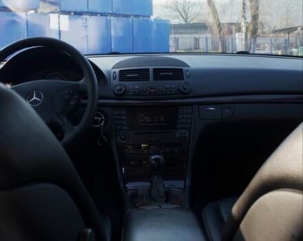 Бежевий Мерседес Е-Клас, об'ємом двигуна 2.2 л та пробігом 350 тис. км за 3150 $, фото 5 на Automoto.ua