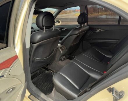 Бежевый Мерседес Е-Класс, объемом двигателя 2.2 л и пробегом 300 тыс. км за 3200 $, фото 6 на Automoto.ua