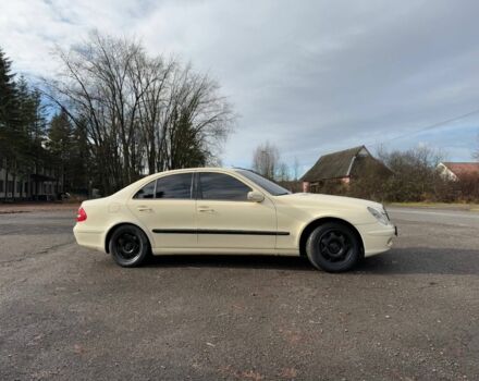 Бежевый Мерседес Е-Класс, объемом двигателя 2.2 л и пробегом 300 тыс. км за 3200 $, фото 1 на Automoto.ua