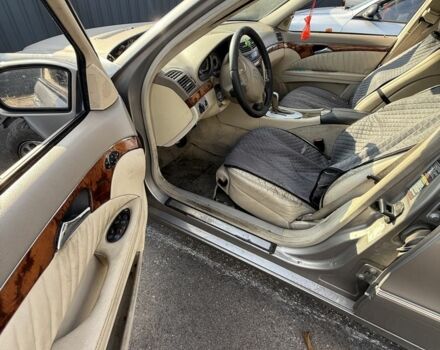 Бежевий Мерседес Е-Клас, об'ємом двигуна 3.2 л та пробігом 299 тис. км за 1100 $, фото 6 на Automoto.ua