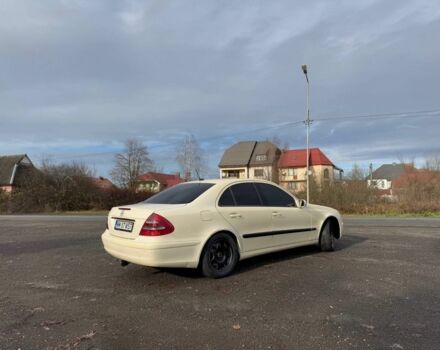 Бежевий Мерседес Е-Клас, об'ємом двигуна 2.2 л та пробігом 300 тис. км за 3000 $, фото 2 на Automoto.ua