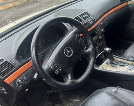 Бежевий Мерседес Е-Клас, об'ємом двигуна 2.2 л та пробігом 518 тис. км за 5350 $, фото 5 на Automoto.ua