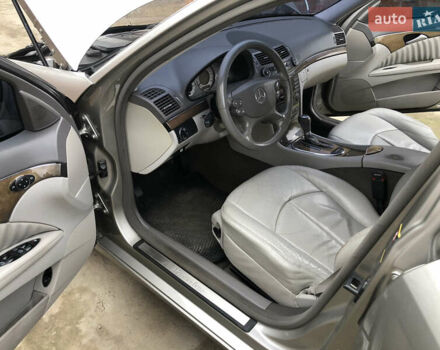 Бежевый Мерседес Е-Класс, объемом двигателя 3 л и пробегом 250 тыс. км за 6900 $, фото 6 на Automoto.ua