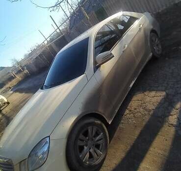 Бежевый Мерседес Е-Класс, объемом двигателя 2.1 л и пробегом 250 тыс. км за 11500 $, фото 7 на Automoto.ua